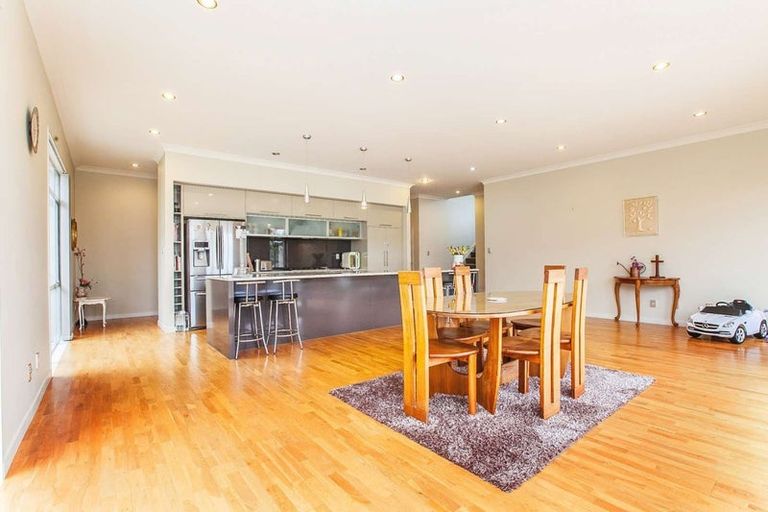 Photo of property in 6 Hilton Close, Fairview Heights, Auckland, 0632