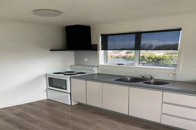 Photo of property in 52c Convair Crescent, Mangere, Auckland, 2022