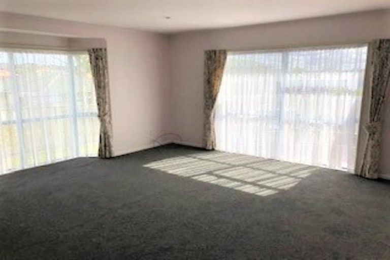 Photo of property in 1b Picasso Drive, West Harbour, Auckland, 0618