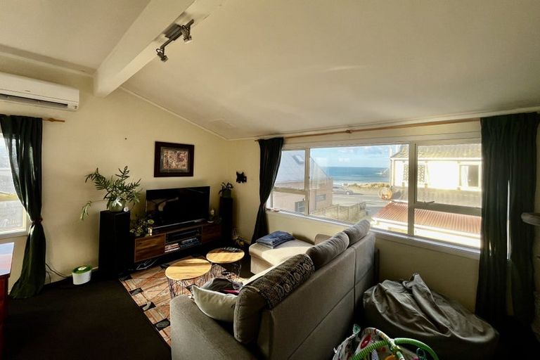 Photo of property in 4/30 Lyall Parade, Lyall Bay, Wellington, 6022