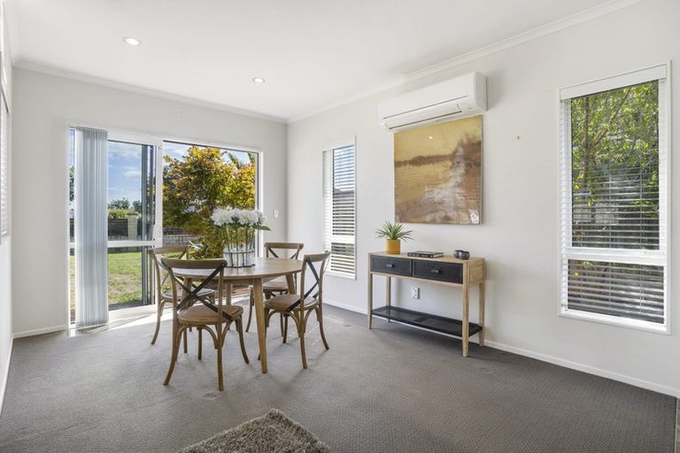 Photo of property in 11 Erceg Way, Rosehill, Papakura, 2113