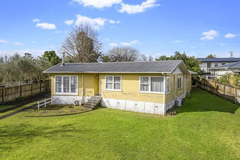 Photo of property in 3 Gill Avenue, Te Atatu Peninsula, Auckland, 0610