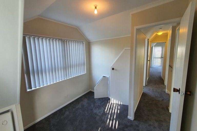 Photo of property in 2 Westpark Drive, West Harbour, Auckland, 0618