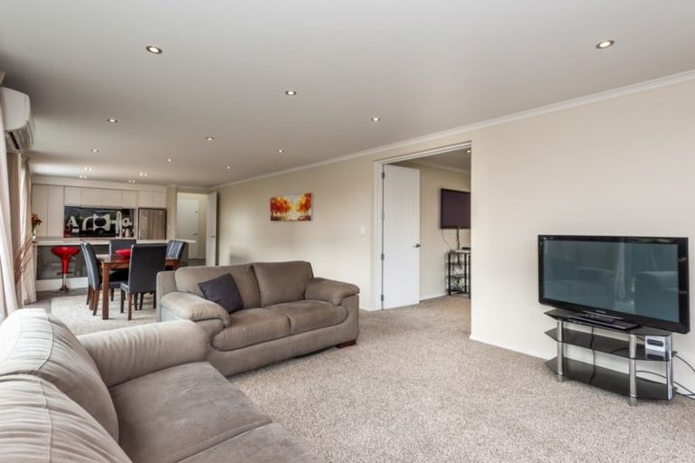 Photo of property in 23 Woodhaven Place, Parklands, Christchurch, 8083