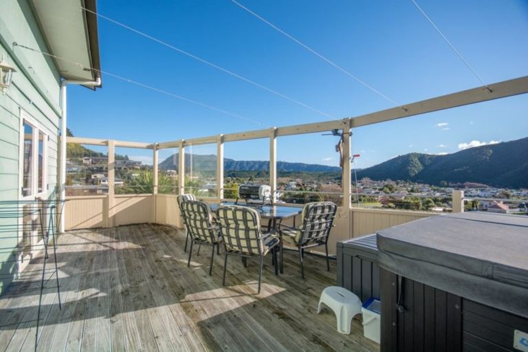 Photo of property in 9 Matai Place, Waikawa, Picton, 7220