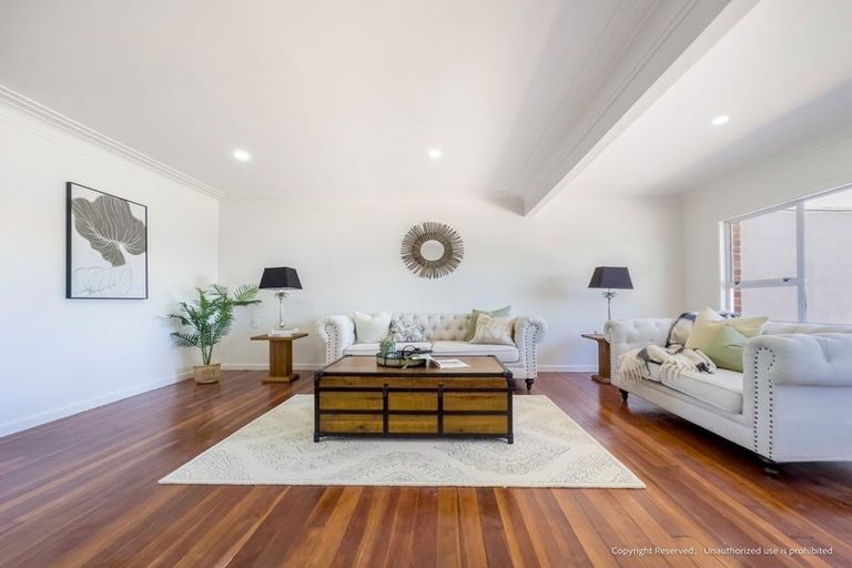 Photo of property in 2/322 East Coast Road, Sunnynook, Auckland, 0632