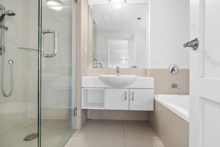 Photo of property in 69 Norwood Road, Bayswater, Auckland, 0622