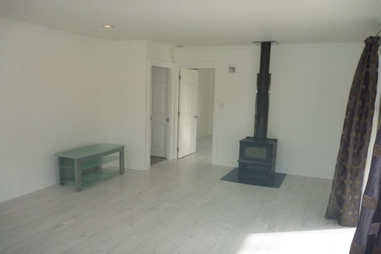 Photo of property in 83 Tawa Road, Kumeu, 0891