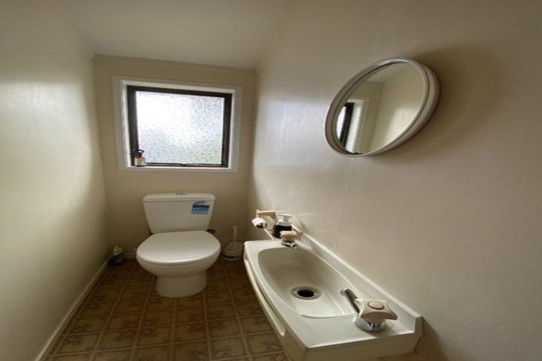 Photo of property in 1/6 Clare Place, Glenfield, Auckland, 0629