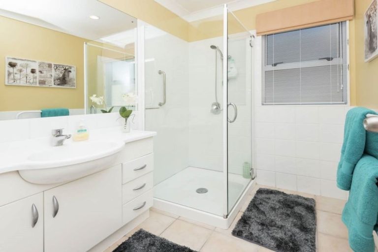 Photo of property in 14 Conacher Close, East Tamaki Heights, Auckland, 2016