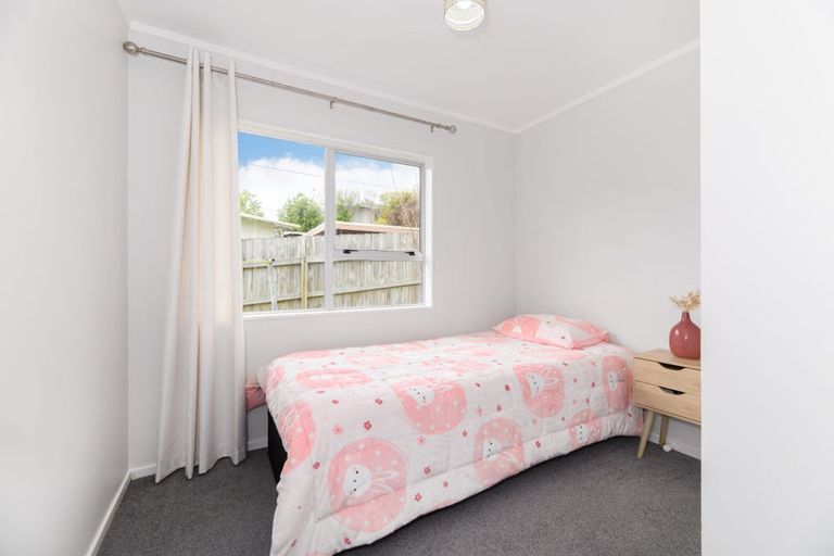 Photo of property in 2/23 Tawa Road, Te Atatu Peninsula, Auckland, 0610