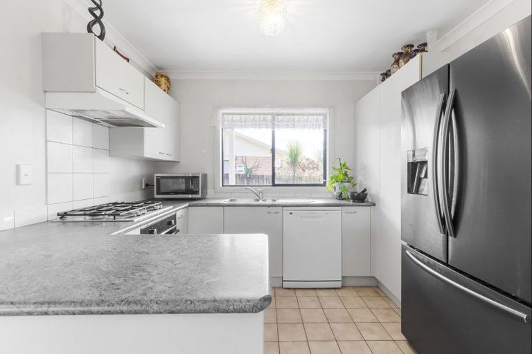 Photo of property in 128 Collins Road, Melville, Hamilton, 3206