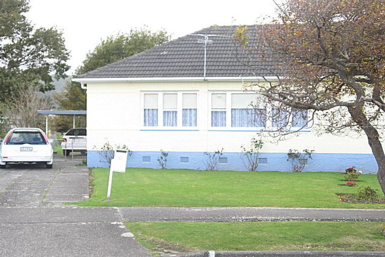 Photo of property in 33 Roberts Street, Epuni, Lower Hutt, 5011