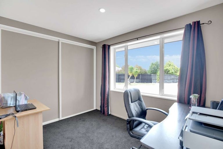 Photo of property in 15 Riverside Way, Amberley, 7410