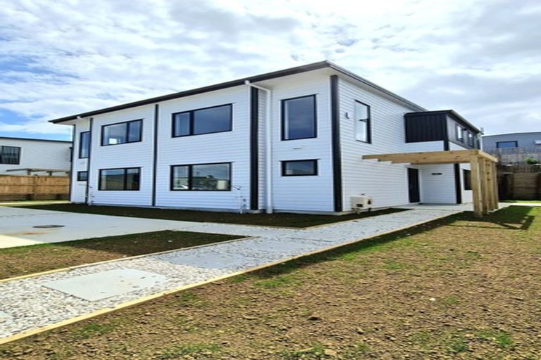 Photo of property in 20b Crestview Rise, Papakura, 2110