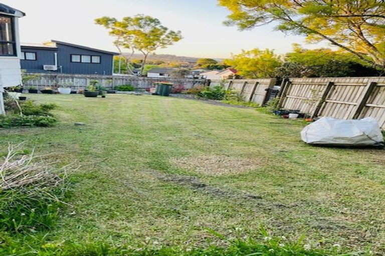 Photo of property in 30 Santiago Crescent, Unsworth Heights, Auckland, 0632