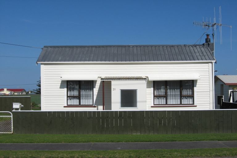 Photo of property in 21 Hood Street, Castlecliff, Whanganui, 4501
