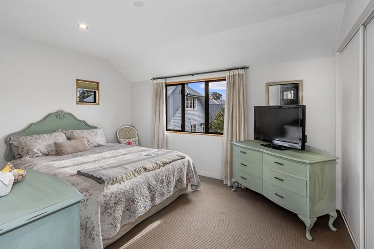 Photo of property in 100 Straven Road, Fendalton, Christchurch, 8014