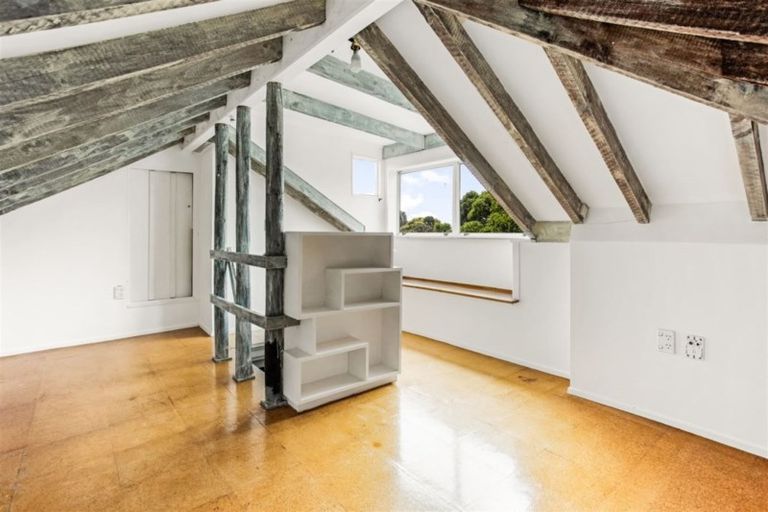 Photo of property in 18 Ayrton Street, Te Atatu South, Auckland, 0610