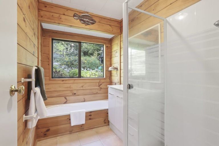 Photo of property in 14 Cochran Road, Oratia, Auckland, 0604