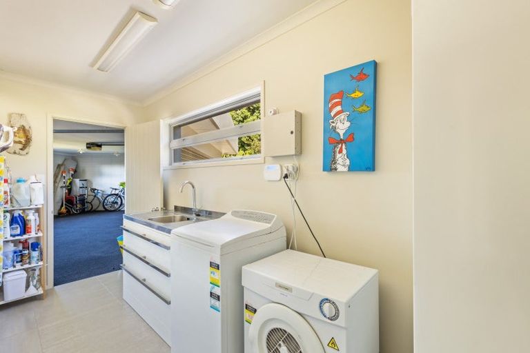 Photo of property in 33 Veale Road, Frankleigh Park, New Plymouth, 4371