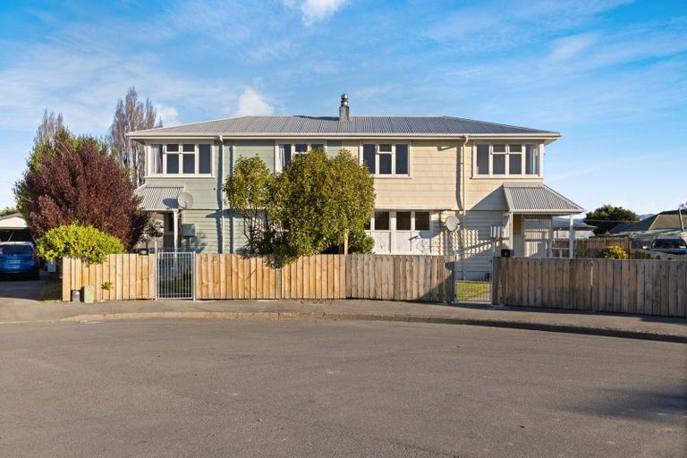 Photo of property in 8-10 Dix Crescent, Riversdale, Blenheim, 7201