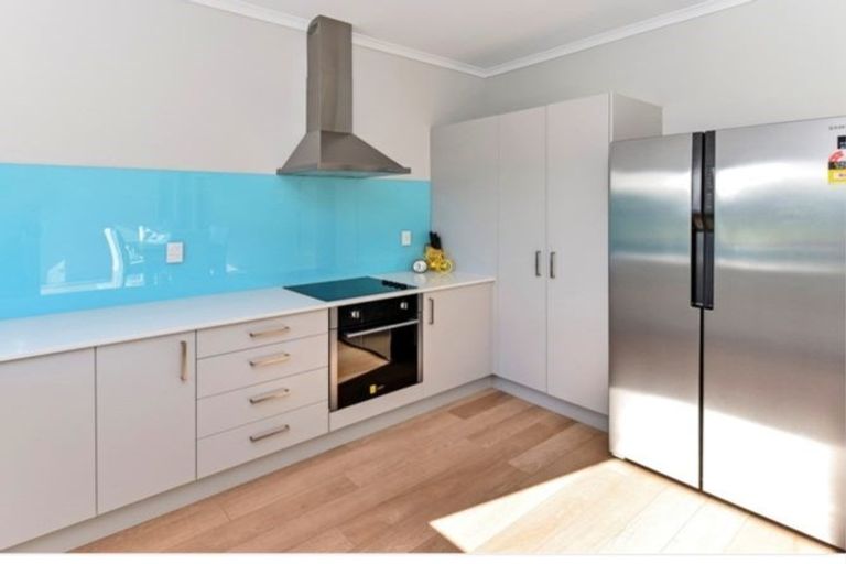 Photo of property in 43 Becker Drive, Weymouth, Auckland, 2103