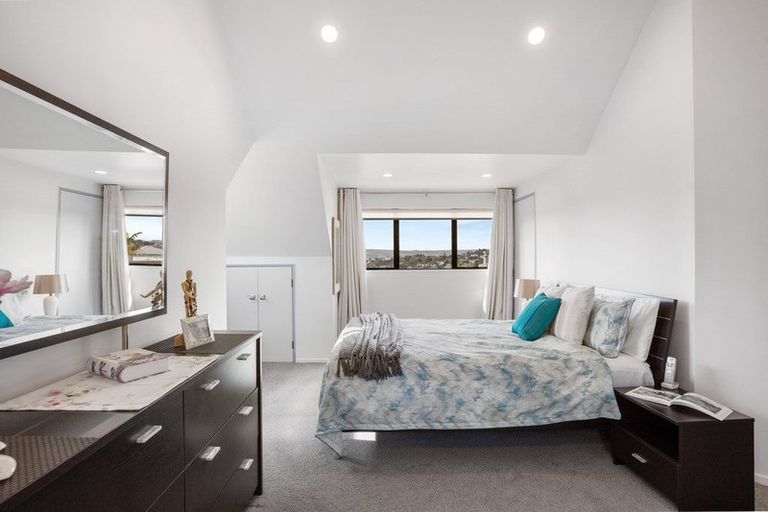 Photo of property in 1/28 Alexander Street, Cockle Bay, Auckland, 2014