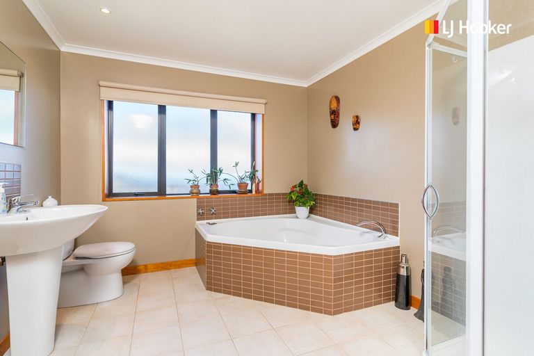 Photo of property in 41 Highgrove, Saint Clair, Dunedin, 9012