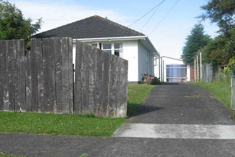 Photo of property in 16 Camellia Avenue, Aramoho, Whanganui, 4500