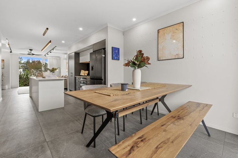 Photo of property in 18 Taitonga Lane, Stanmore Bay, Whangaparaoa, 0932
