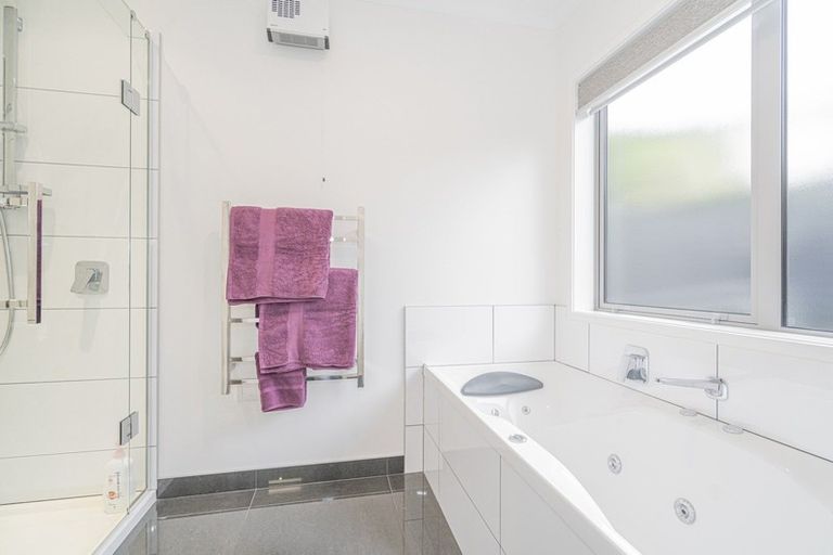 Photo of property in 18 Roseberry Place, Whitianga, 3510