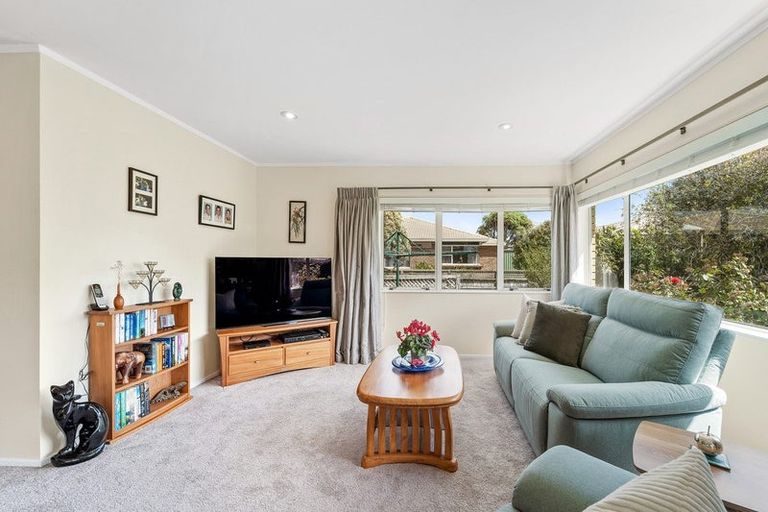 Photo of property in 39 Lakeside Drive, Orewa, 0931