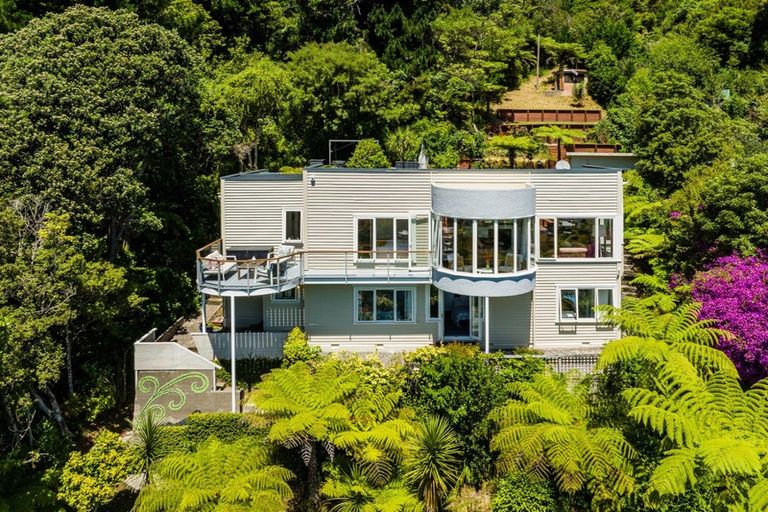 Photo of property in 35 Walter Road, Lowry Bay, Lower Hutt, 5013