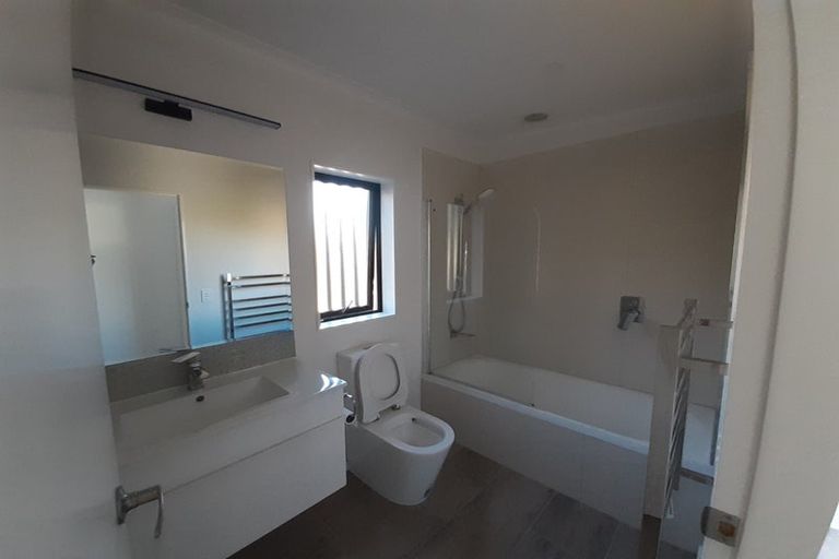 Photo of property in 31 Percy Dyett Drive, Karori, Wellington, 6012