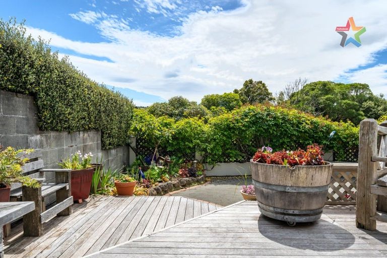Photo of property in 3 George Gee Drive, Korokoro, Lower Hutt, 5012