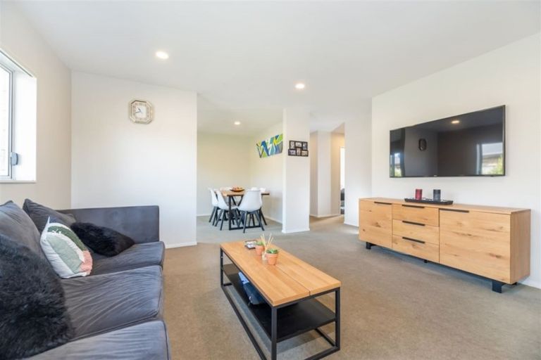 Photo of property in 8 Riverglade Parkway, Te Atatu South, Auckland, 0610