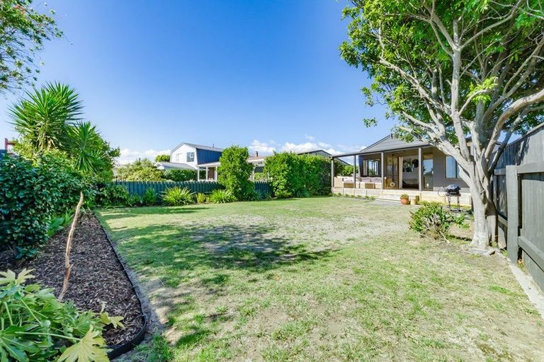 Photo of property in 36 Hollis Road, Paraparaumu Beach, Paraparaumu, 5032