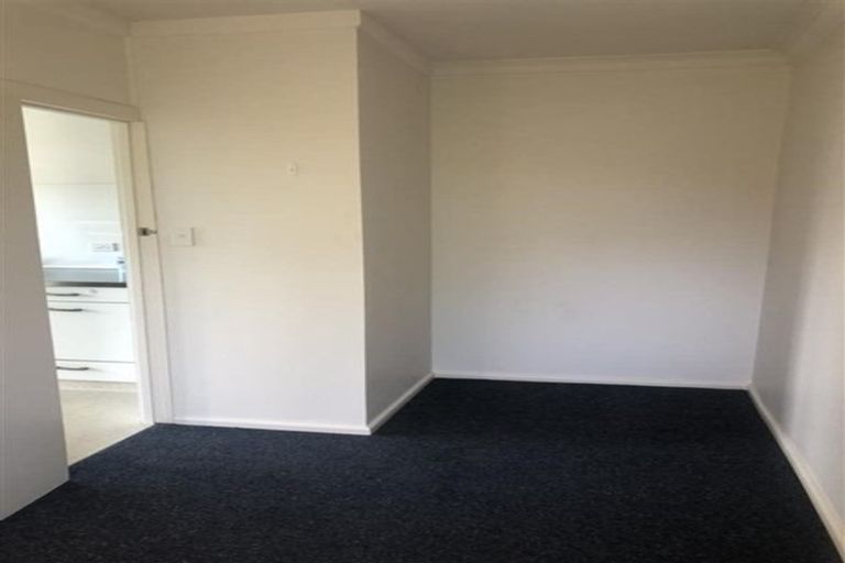 Photo of property in 16 Howard Road, Taradale, Napier, 4112