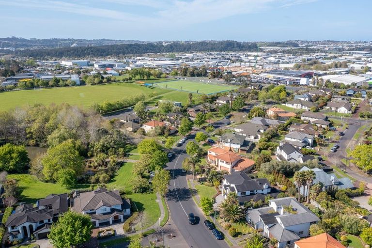 Photo of property in 24 Oakway Drive, Schnapper Rock, Auckland, 0632