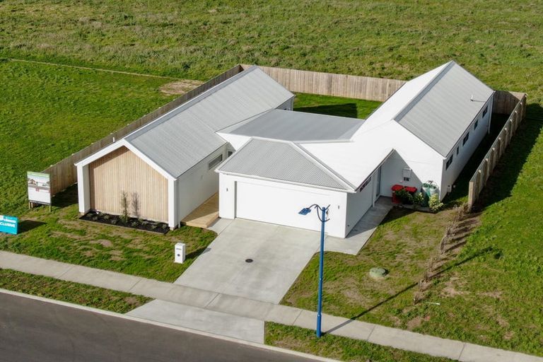 Photo of property in 162 Kupe Drive, Whitianga, 3510