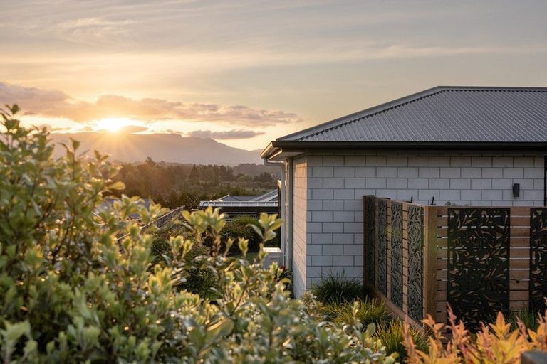 Photo of property in 1 Anglers Way, Omokoroa, 3114