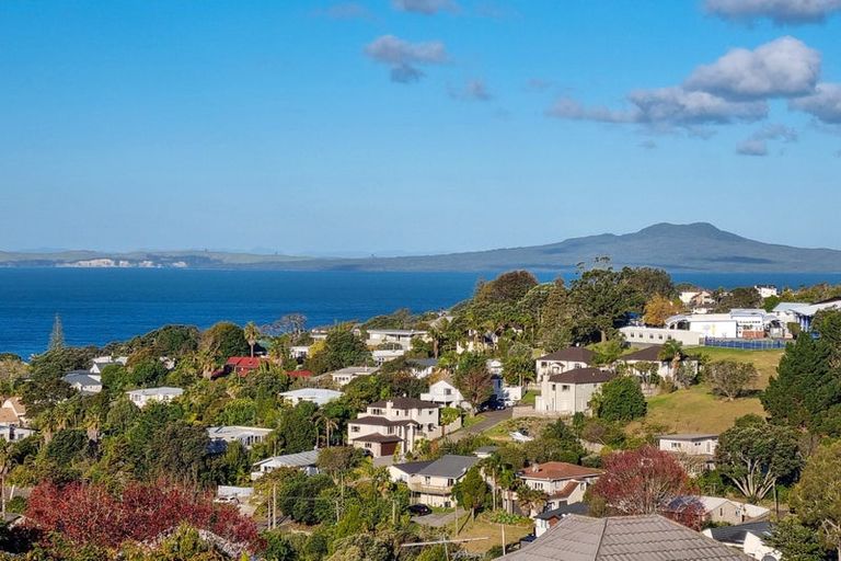 Photo of property in 29 Calypso Place, Rothesay Bay, Auckland, 0630