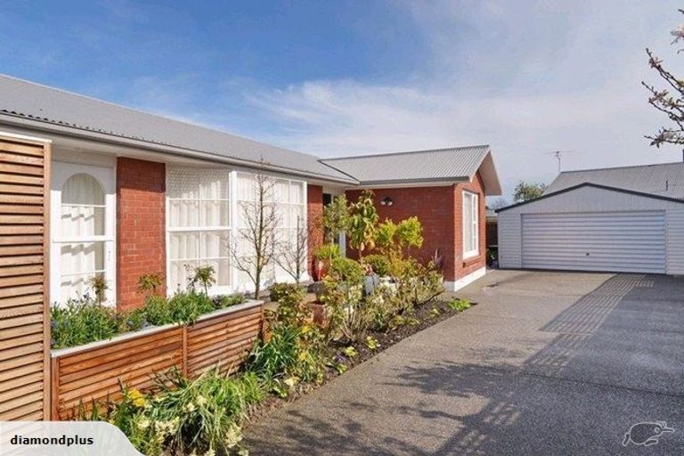 Photo of property in 51 Grahams Road, Ilam, Christchurch, 8041