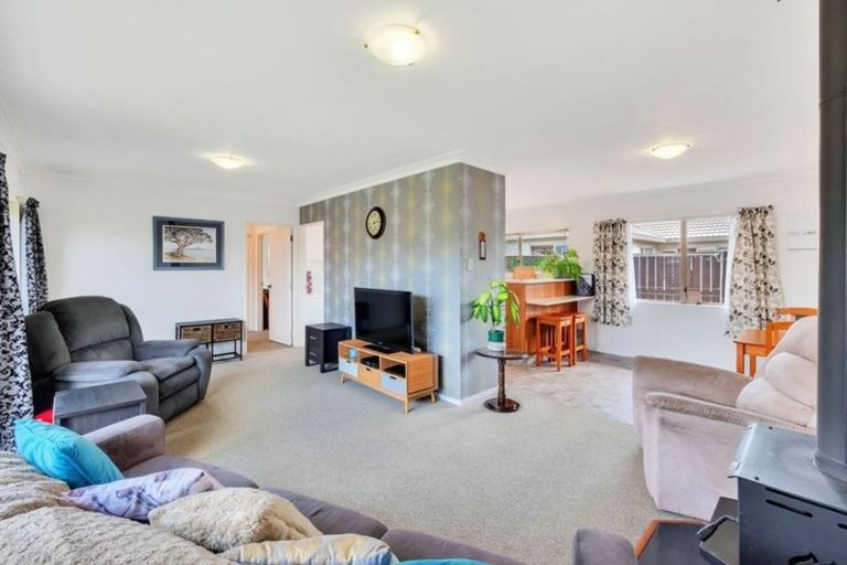 Photo of property in 2/27a Scott Road, Papakura, 2110
