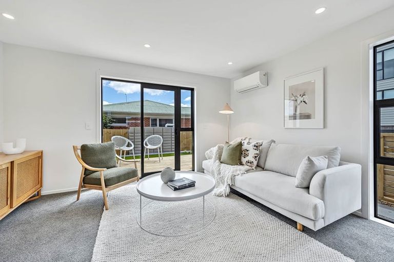 Photo of property in 4/504 Don Buck Road, Massey, Auckland, 0614