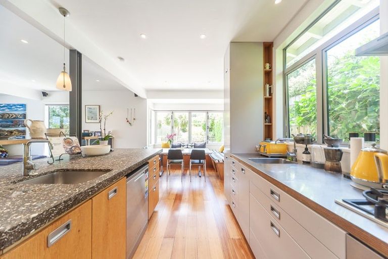 Photo of property in 21 Nevay Road, Miramar, Wellington, 6022