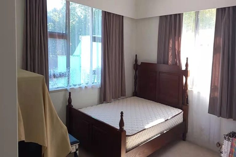 Photo of property in 10 Graham Avenue, Te Atatu Peninsula, Auckland, 0610