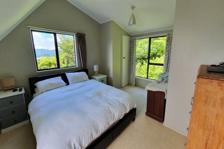 Photo of property in 34 Pekanga Road, Normandale, Lower Hutt, 5010