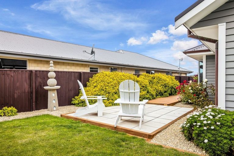 Photo of property in 17 Pimlico Place, Rangiora, 7400